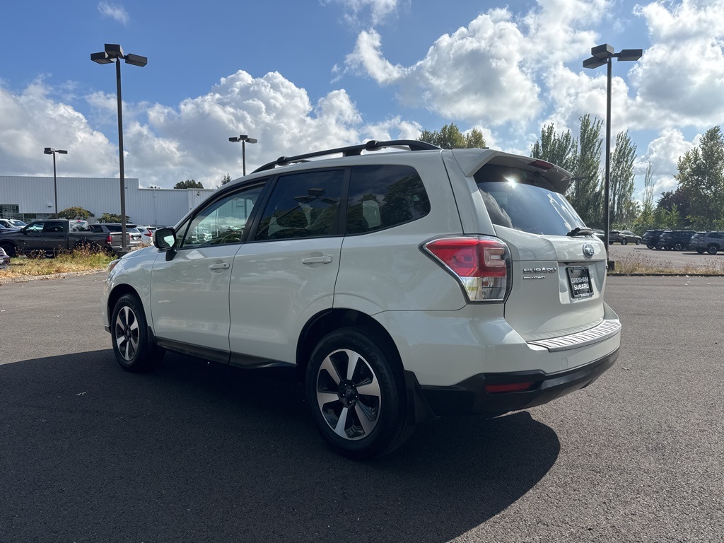2017 Subaru Forester 2.5i Premium photo 2