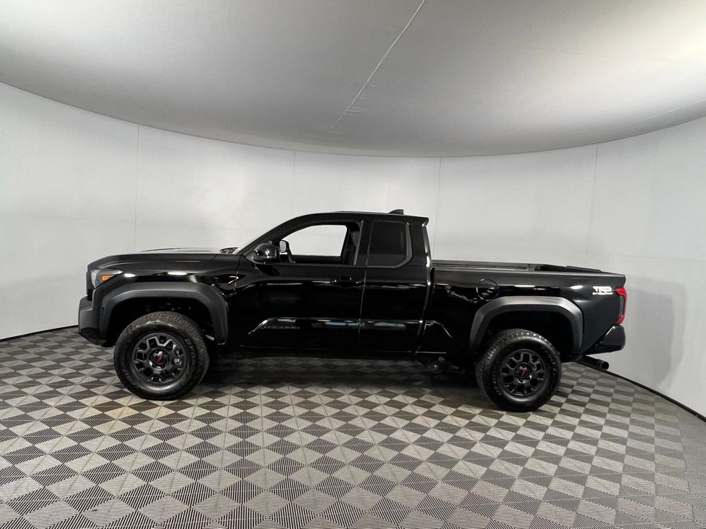2025 Toyota Tacoma PreRunner photo 5