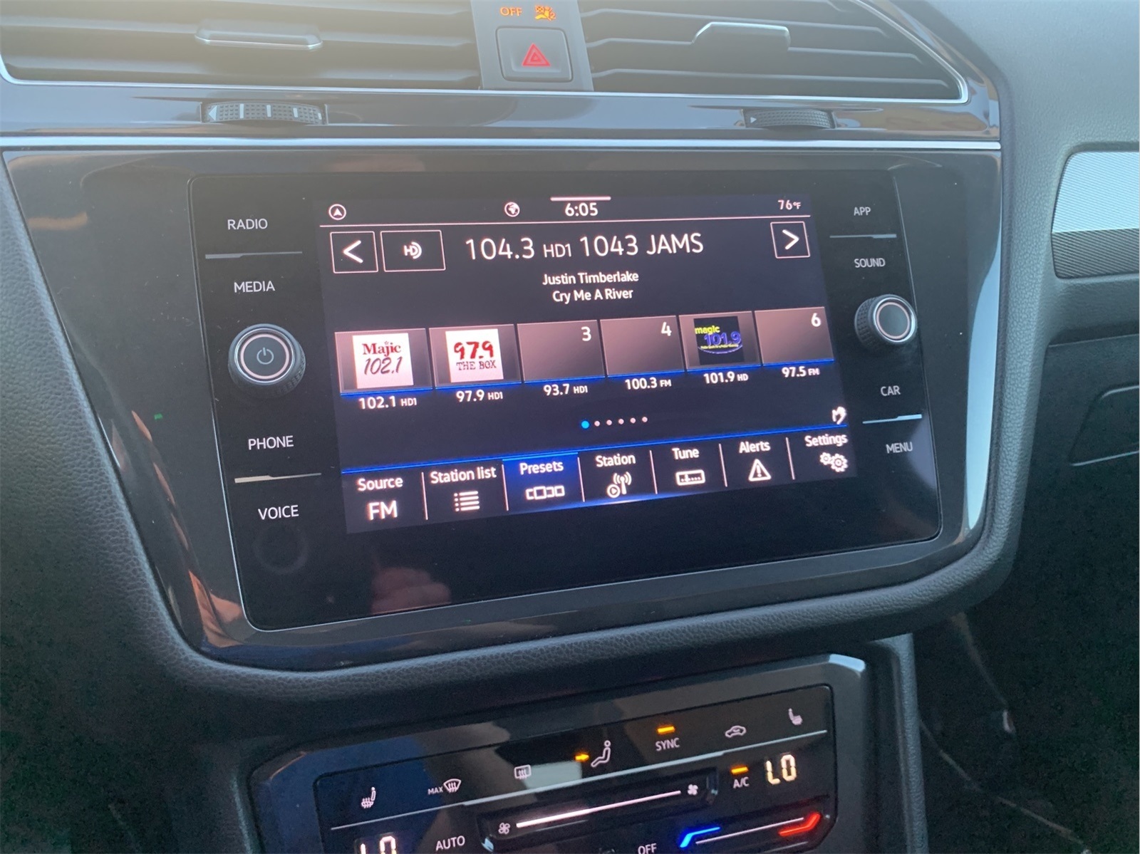 2024 Volkswagen Tiguan SE Wolfsburg Edition photo 18