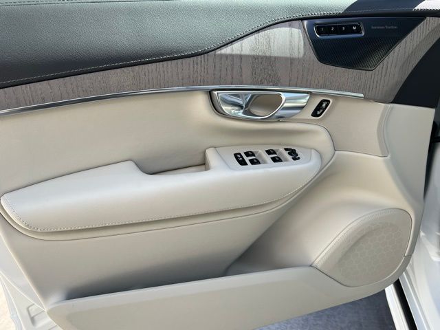 2025 Volvo XC90 photo 21