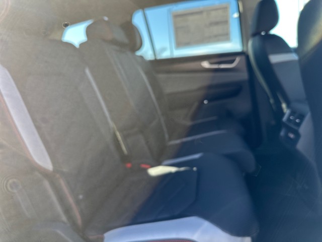 2025 Volkswagen Atlas Peak Edition photo 32