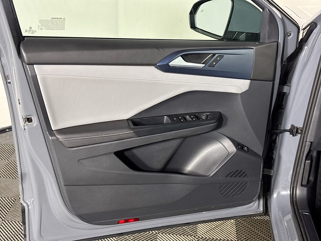 2024 Volkswagen Taos SE photo 10