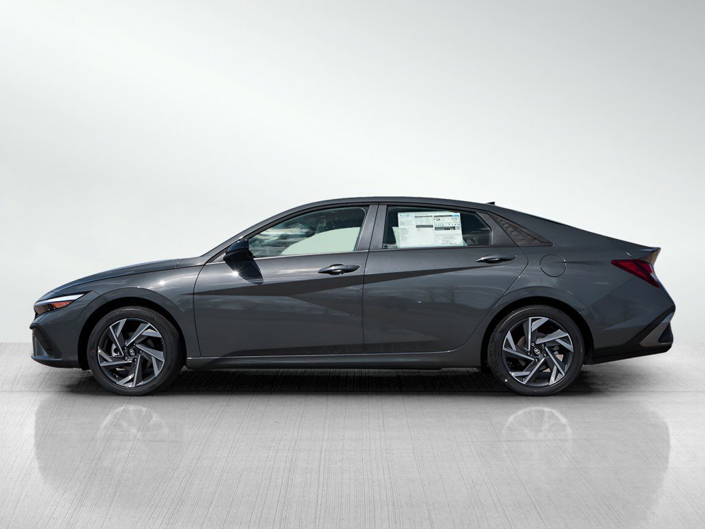 2026 Hyundai Elantra SEL Sport photo 3
