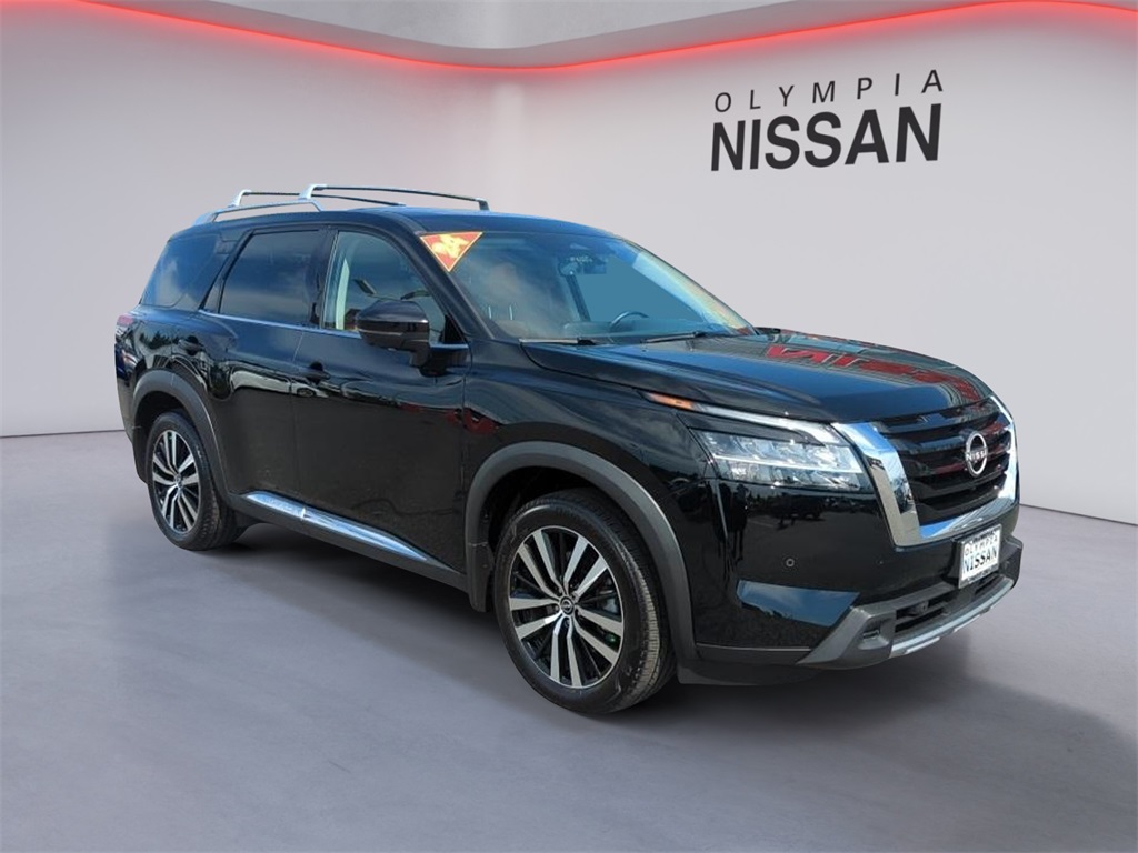 2024 Nissan Pathfinder Platinum photo 2