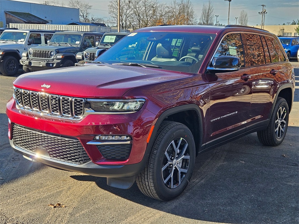 2025 Jeep Grand Cherokee Limited photo 3