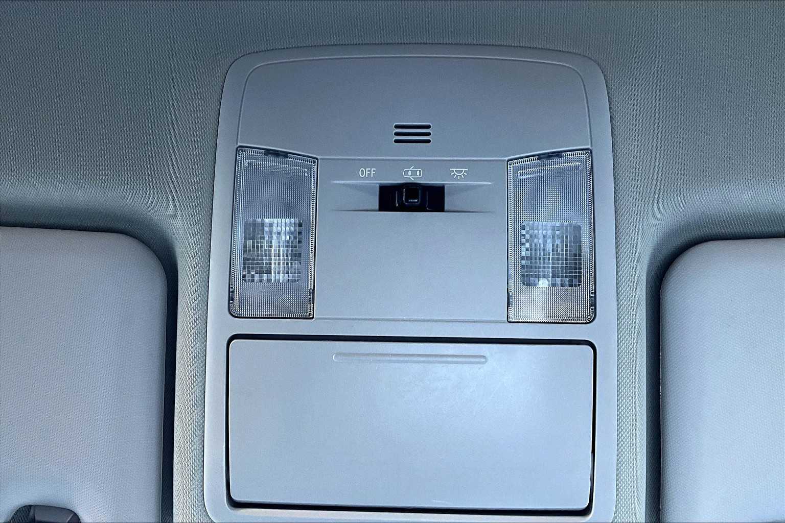 2017 Toyota RAV4 LE photo 30
