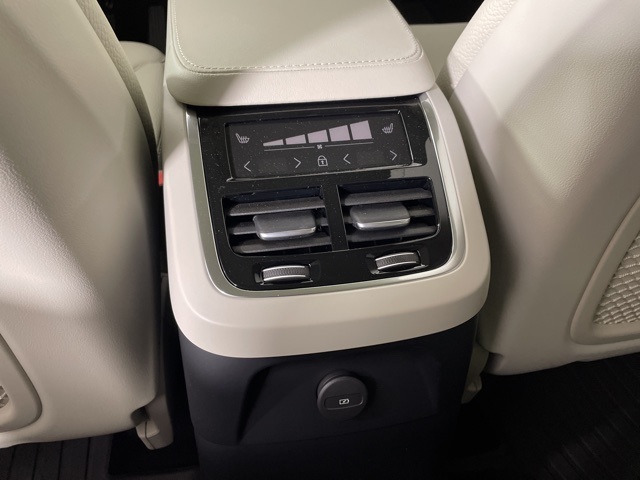 2025 Volvo XC90 T8 AWD Plus photo 37