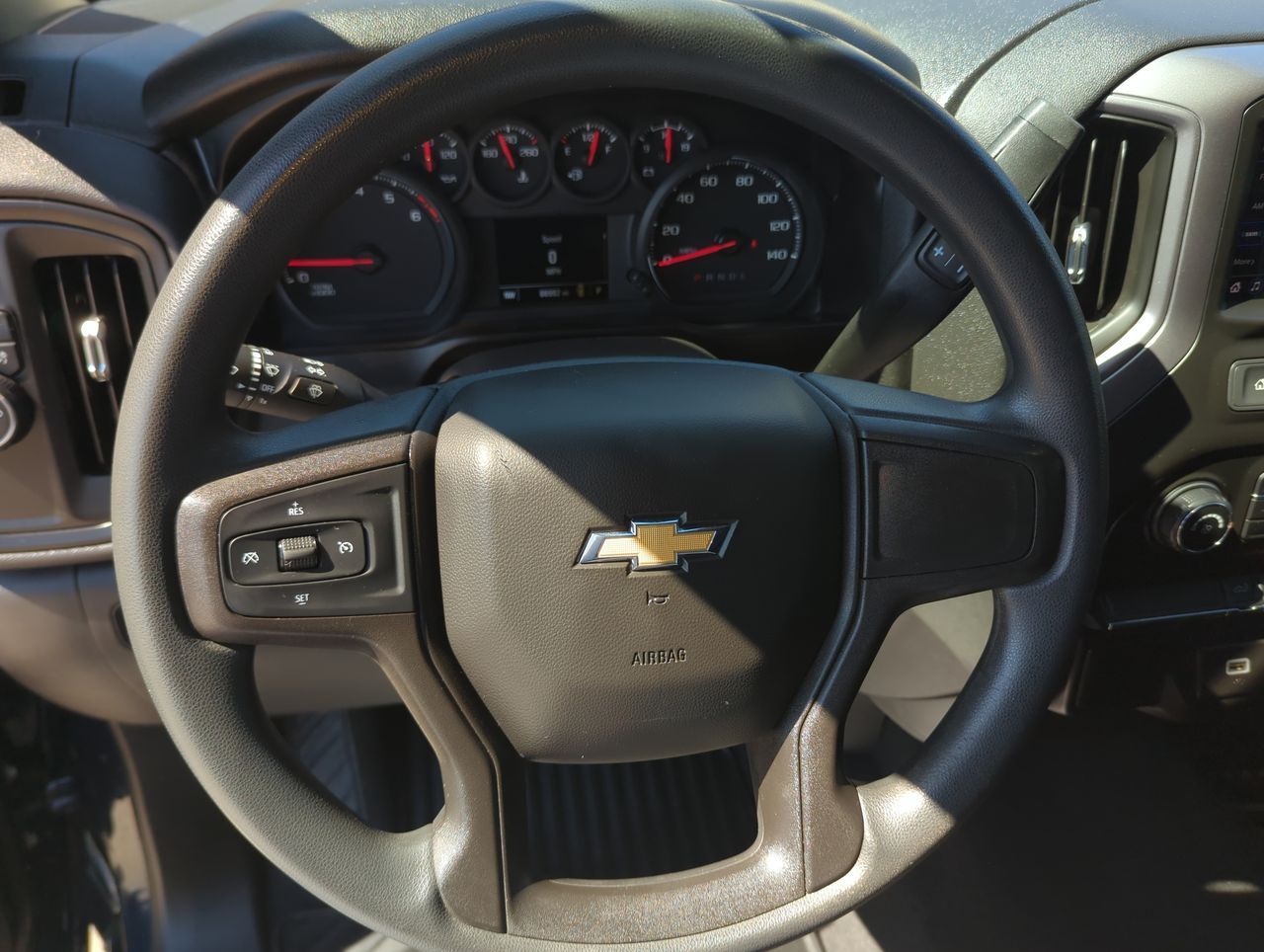 2020 Chevrolet Silverado 1500 Custom photo 9
