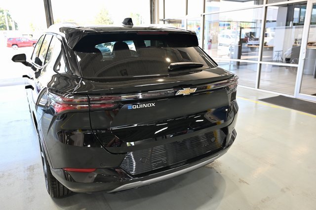 2025 Chevrolet Equinox EV 1LT photo 4