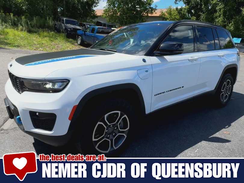 2023 Jeep Cherokee 4xe Trailhawk photo 3