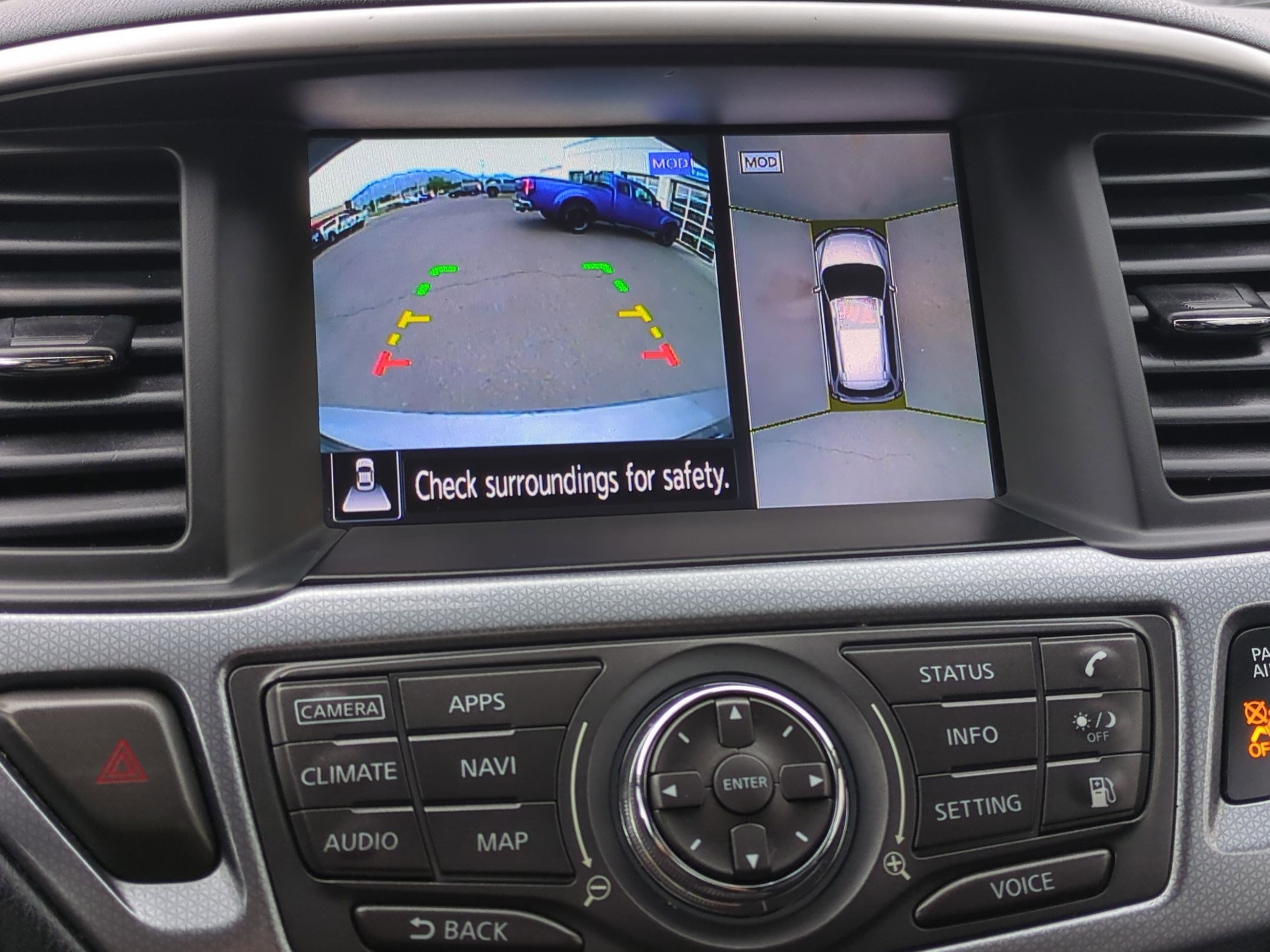 2019 Nissan Pathfinder SL photo 23