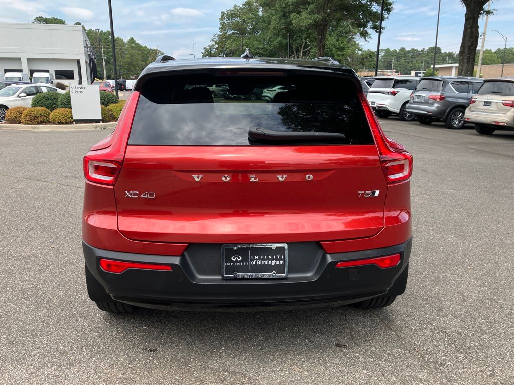2021 Volvo XC40 R-Design photo 10