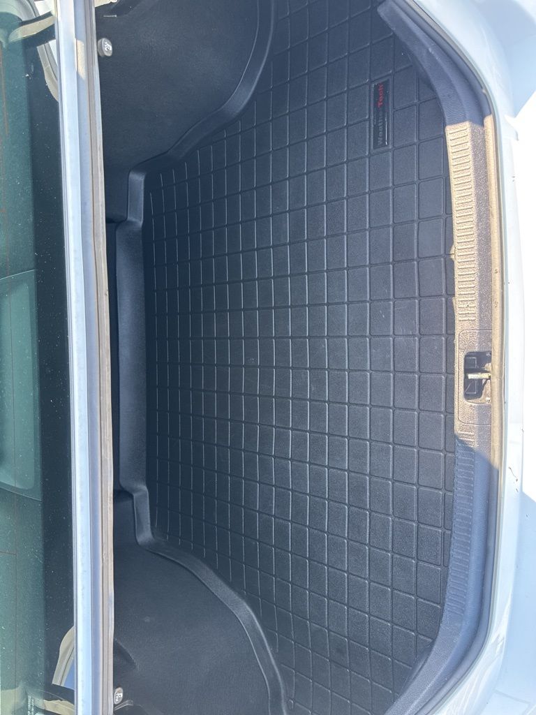 2019 Toyota Camry SE photo 32