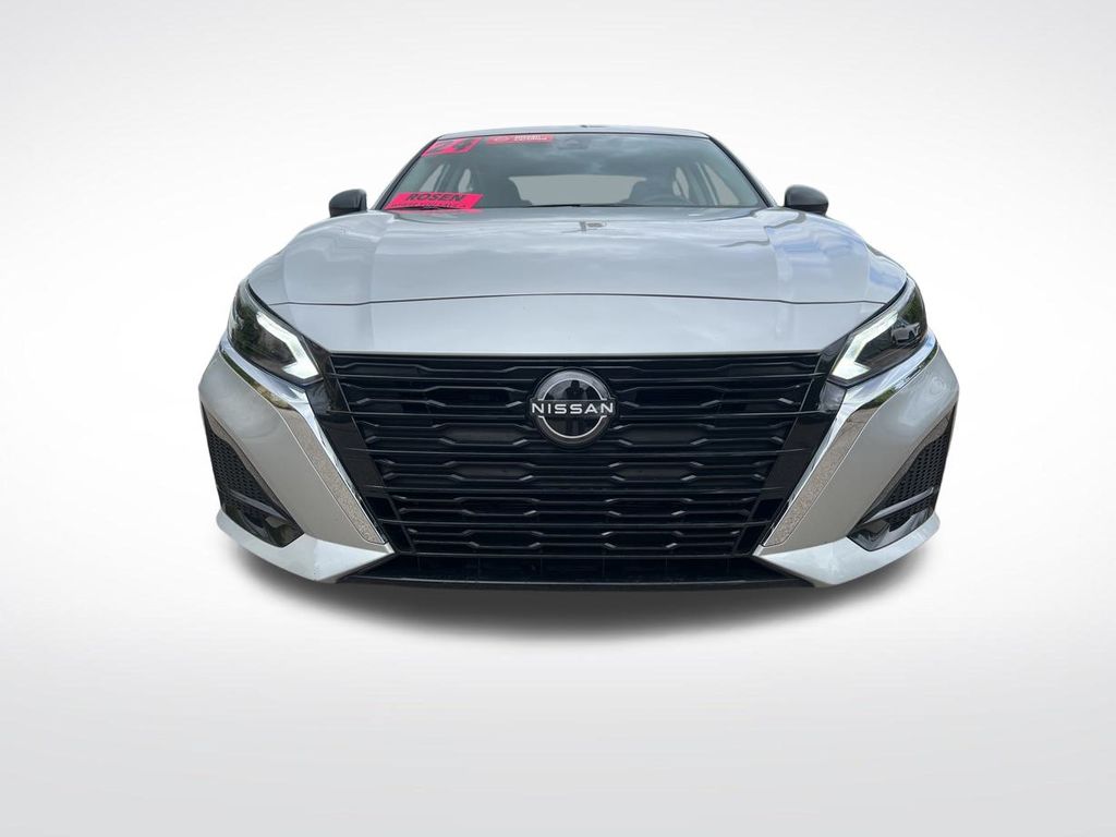 2024 Nissan Altima 2.5 SV photo 2