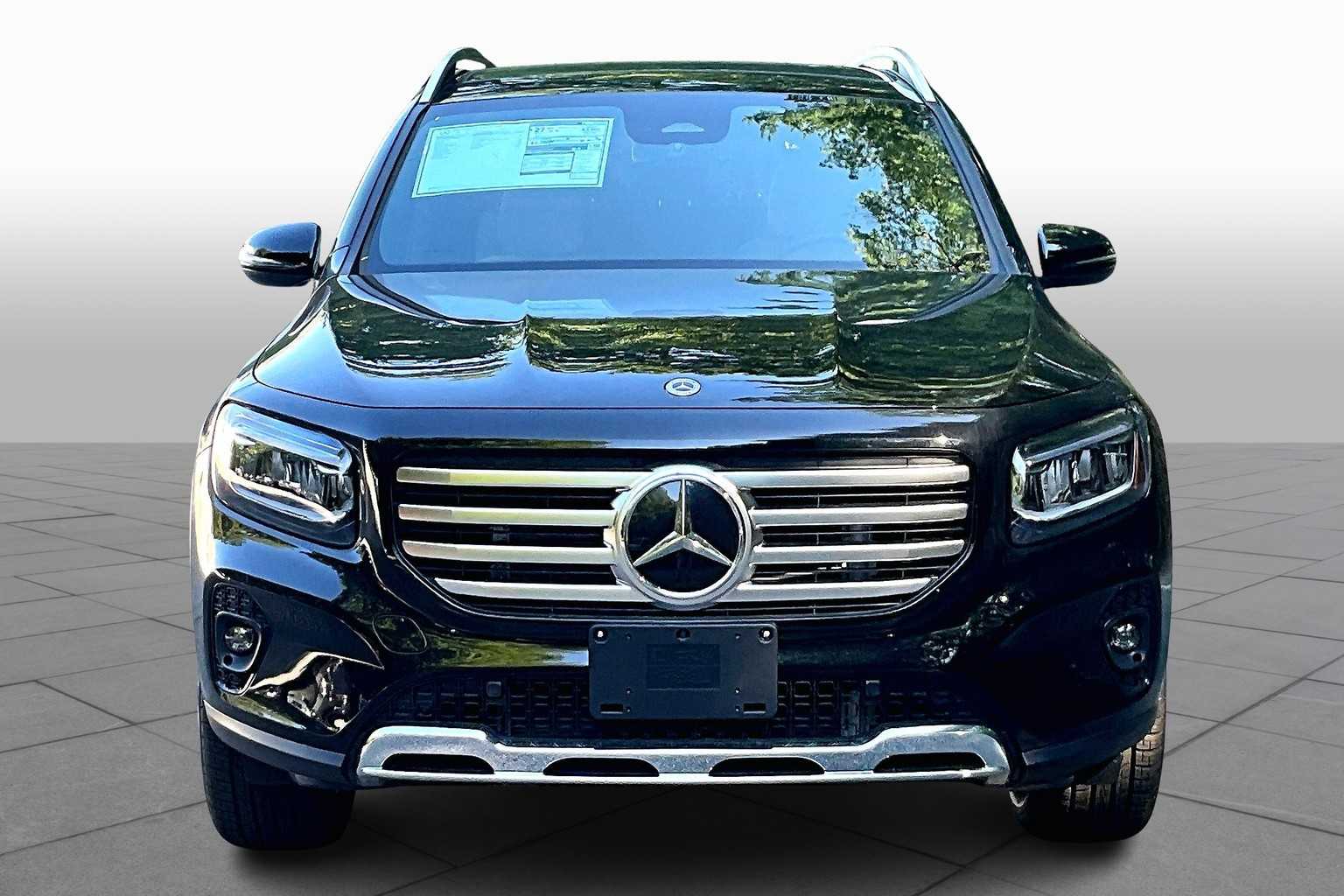 2026 Mercedes Benz GLB 250 4MATIC photo 3
