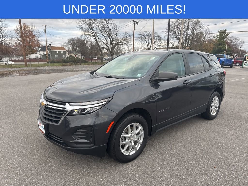 2022 Chevrolet Equinox LS's photo