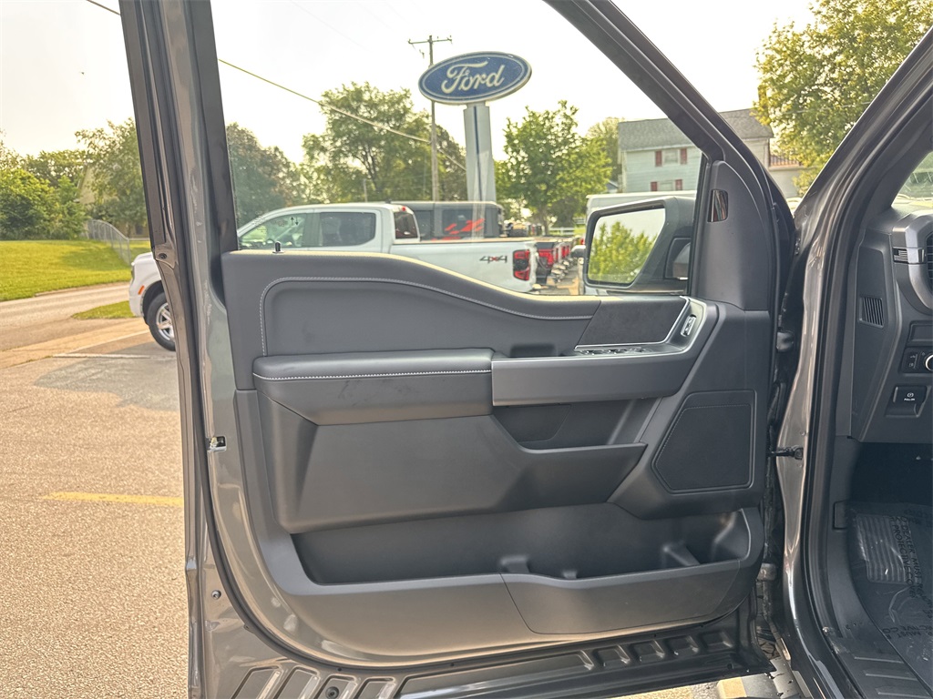 2025 Ford F-150 XLT photo 19
