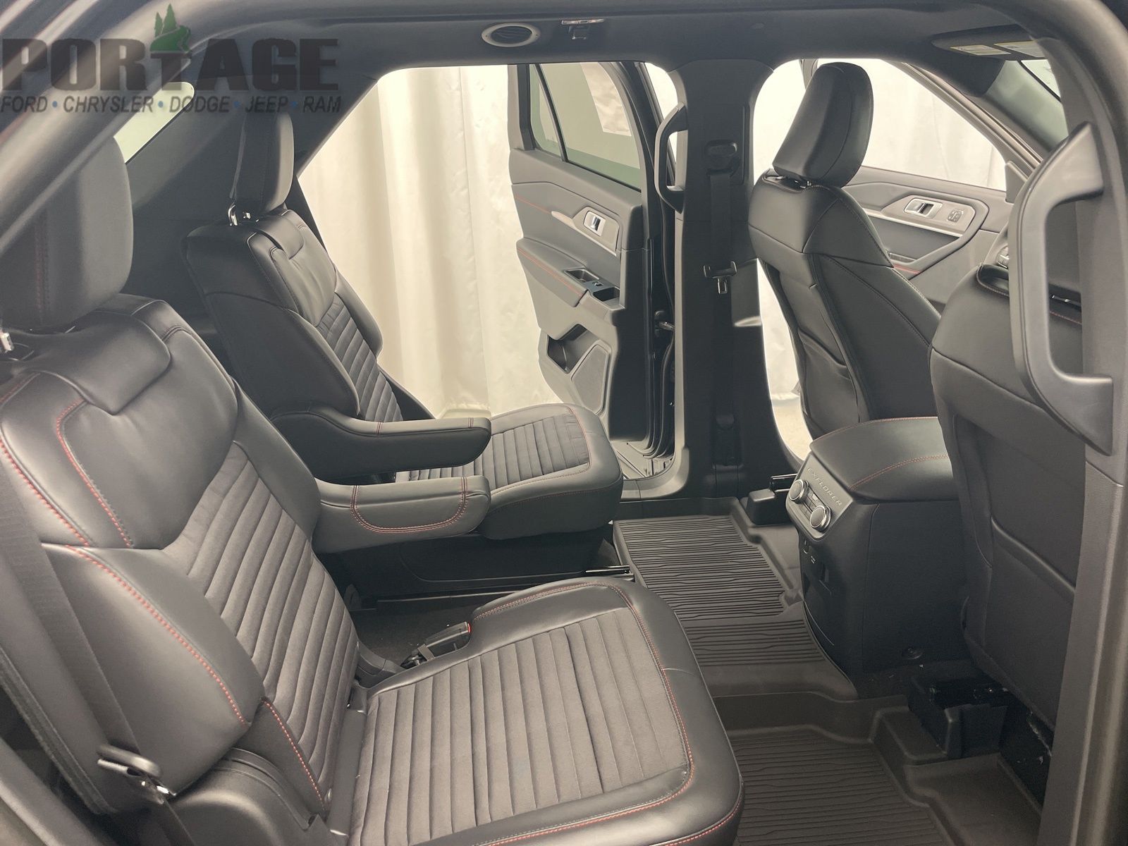 2025 Ford Explorer ST-Line photo 32