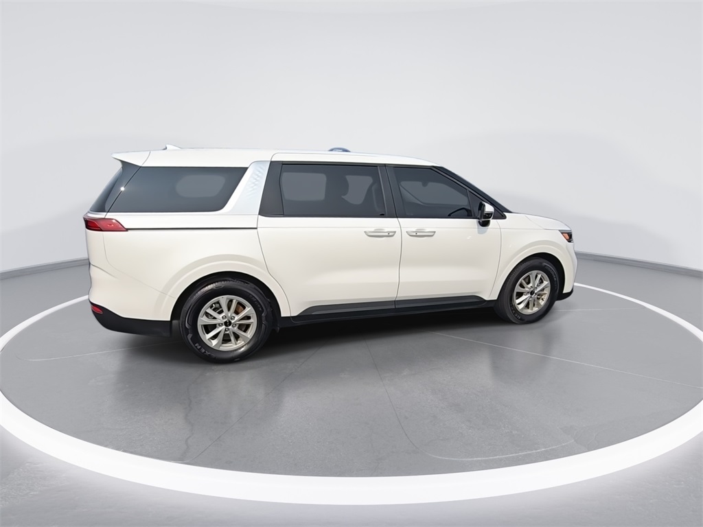 2024 Kia Carnival LX photo 8