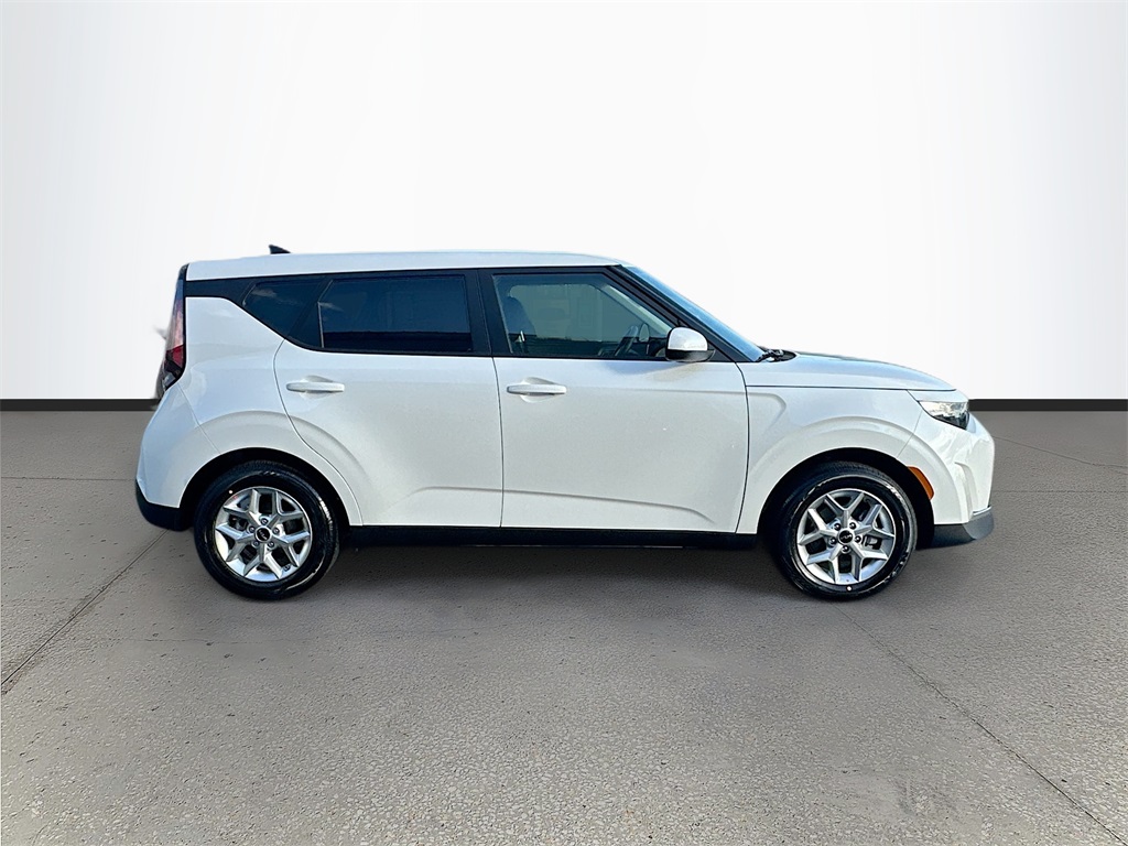 2025 Kia Soul LX photo 3