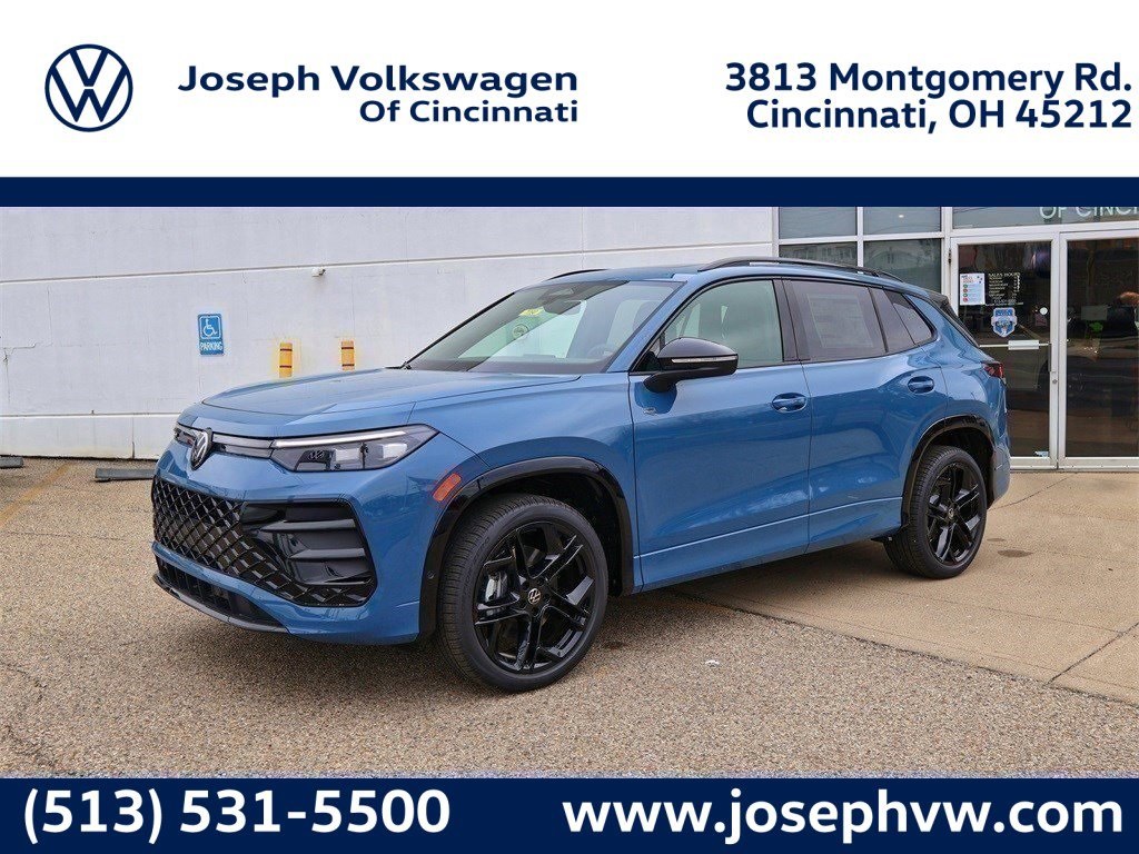 2026 Volkswagen Tiguan SE R-Line Black's photo