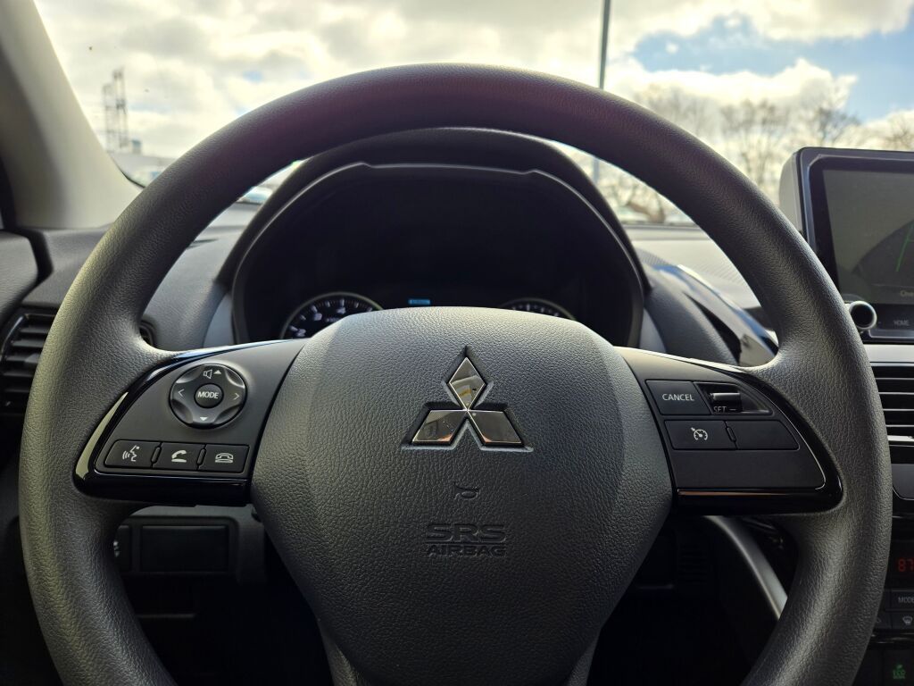 2025 Mitsubishi Eclipse Cross LE photo 24