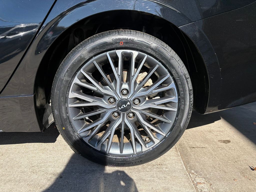2024 Kia Forte GT-Line photo 12