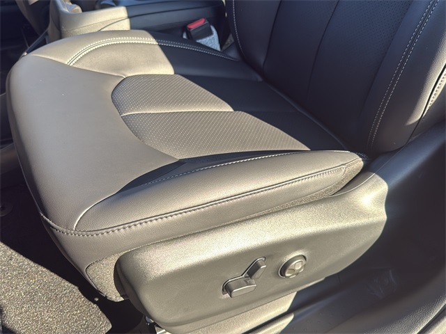 2026 Chrysler Pacifica photo 23