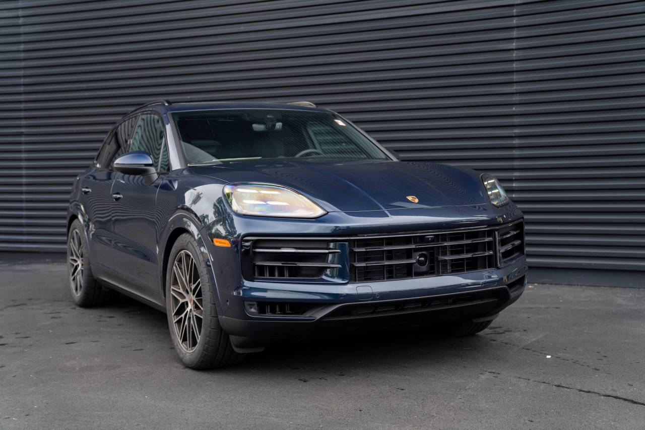 2025 Porsche Cayenne photo 14