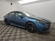 2025 Toyota Camry SE's photo