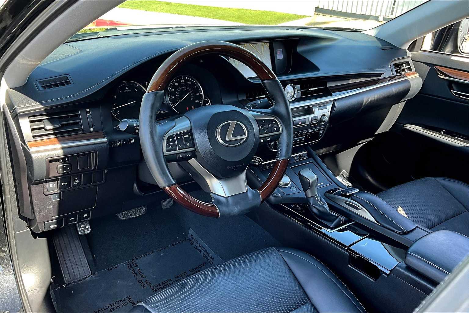 2017 Lexus ES 350 photo 17