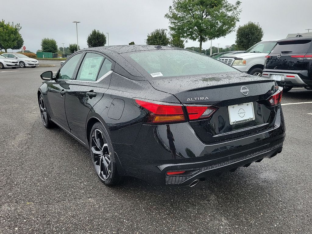 2025 Nissan Altima 2.5 SR photo 3