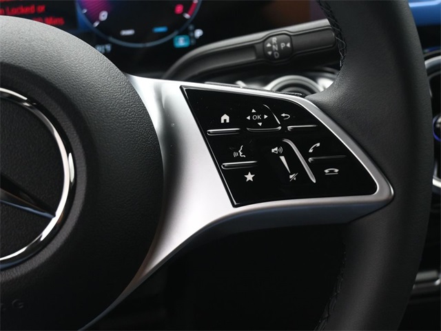 2025 Mercedes Benz GLB 250 photo 2