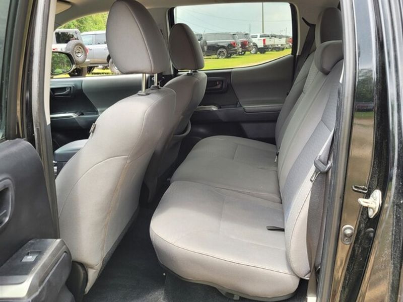 2019 Toyota Tacoma SR5 photo 6