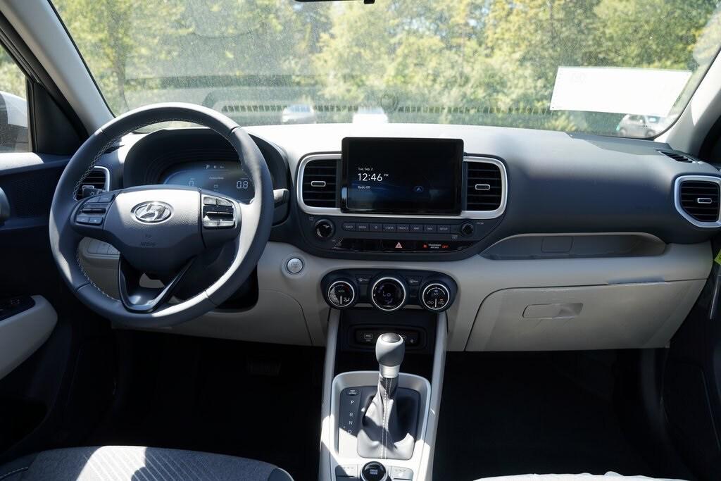 2025 Hyundai Venue Limited photo 9