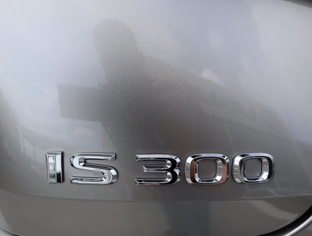 2025 Lexus IS 300 F SPORT photo 18