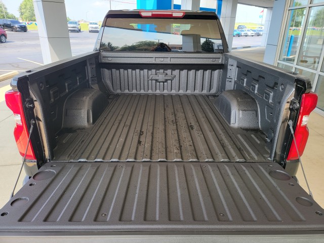 2025 Chevrolet Silverado 1500 RST photo 8