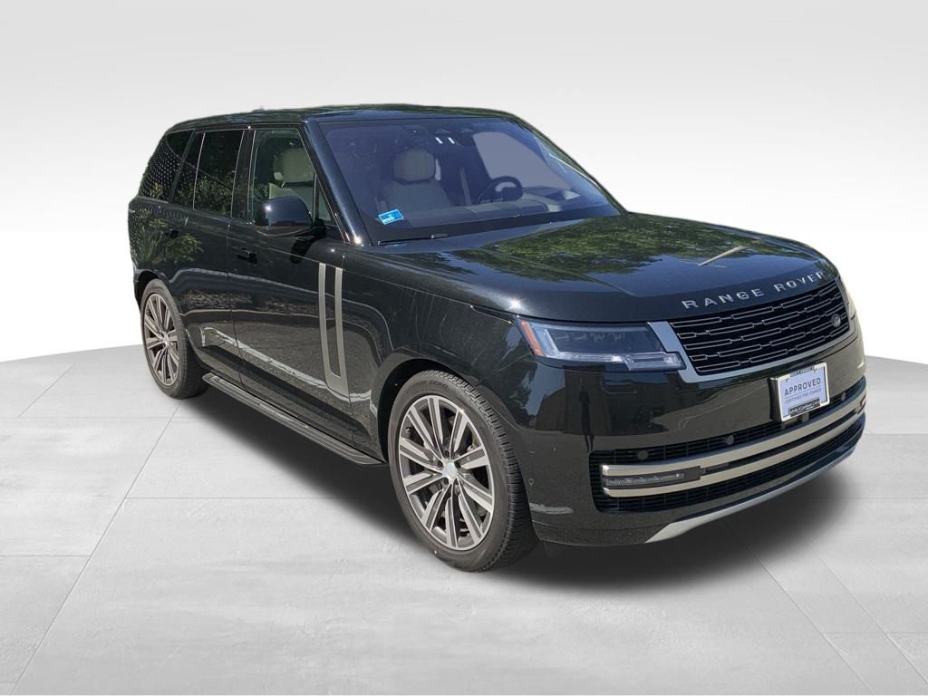 2023 Land Rover Range Rover SE photo 3