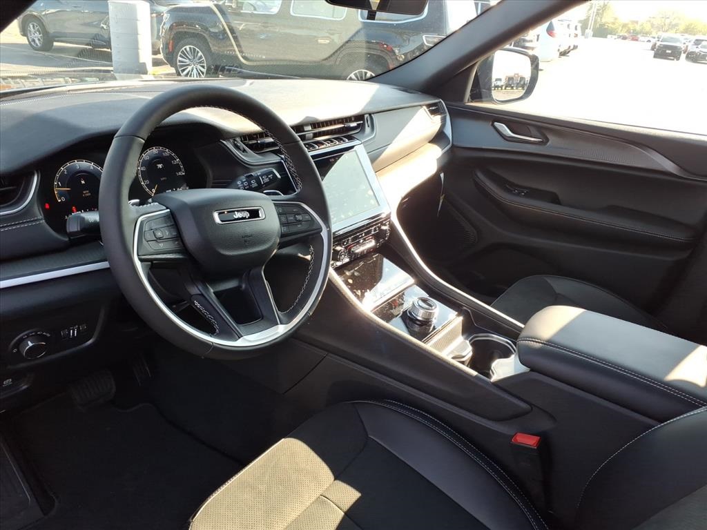 2025 Jeep Grand Cherokee Altitude X photo 2