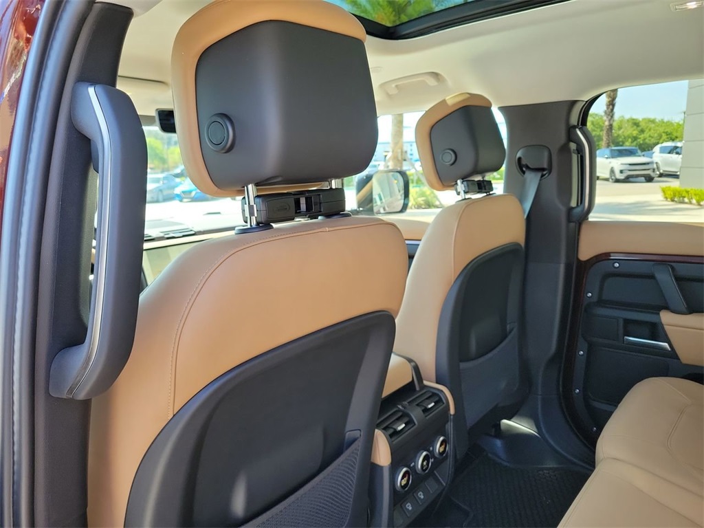 2025 Land Rover Defender 130 S photo 15