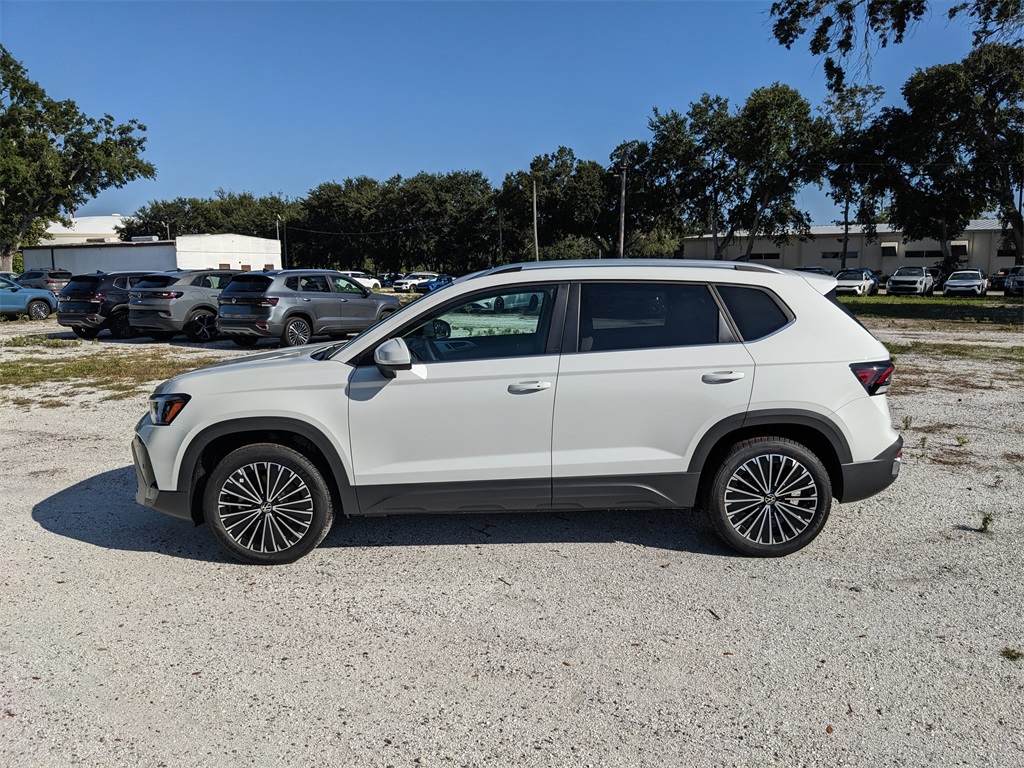2025 Volkswagen Taos SE photo 4