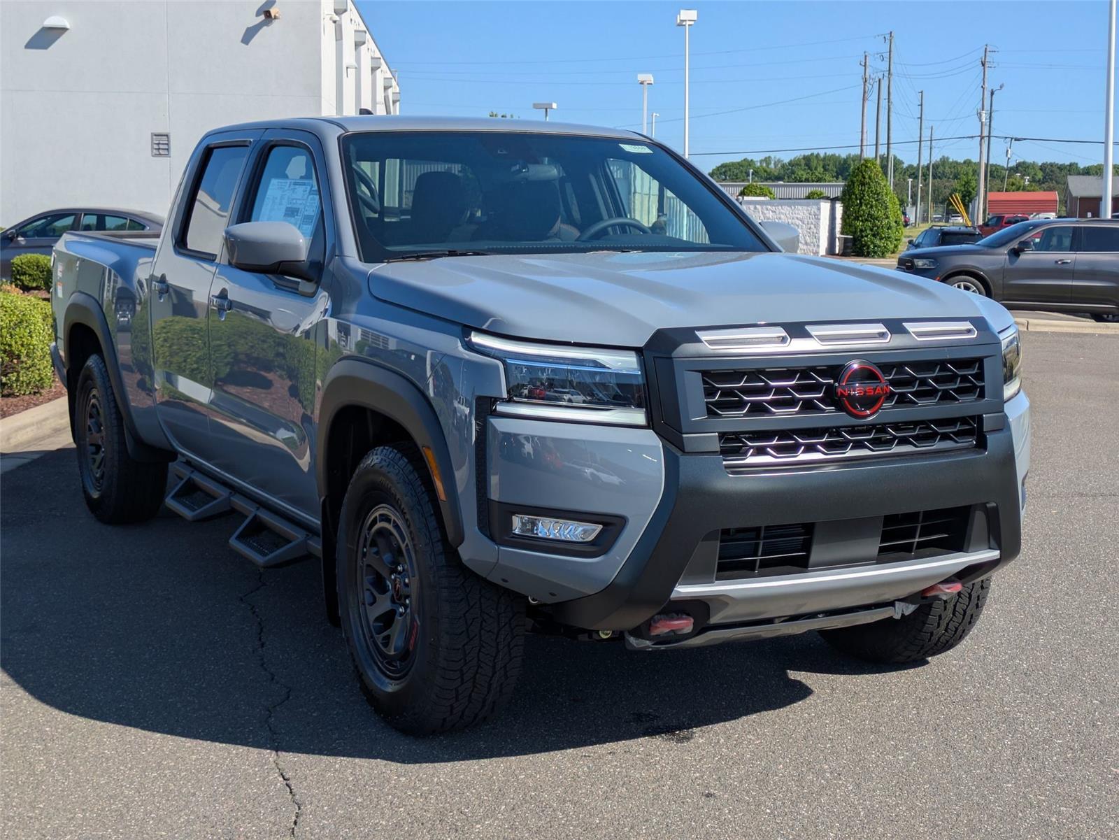 2025 Nissan Frontier PRO-4X photo 3
