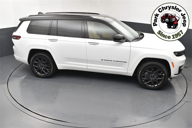 2025 Jeep Grand Cherokee L Summit's photo