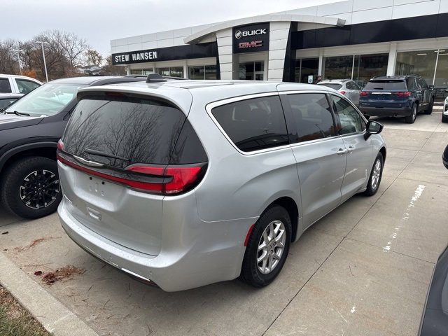 2024 Chrysler Pacifica Touring L photo 4