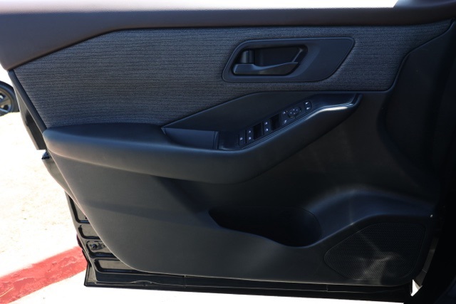 2023 Nissan Rogue S photo 18