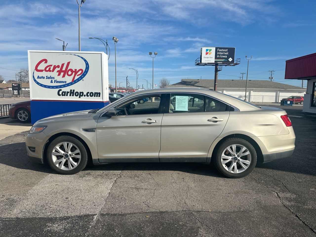 2010 Ford Taurus SEL's photo