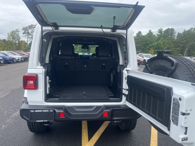 2025 Jeep Wrangler Sahara photo 3