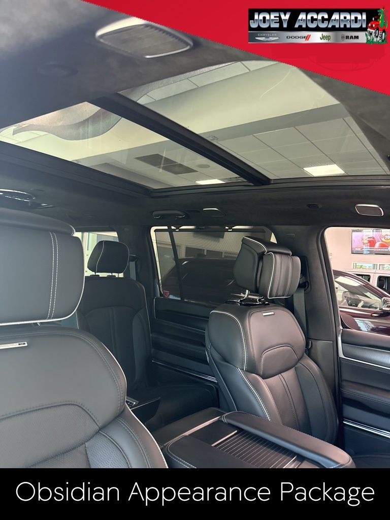 2024 Jeep Grand Wagoneer II photo 4