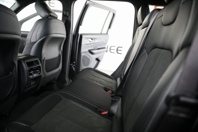 2025 Jeep Grand Cherokee Altitude X photo 17