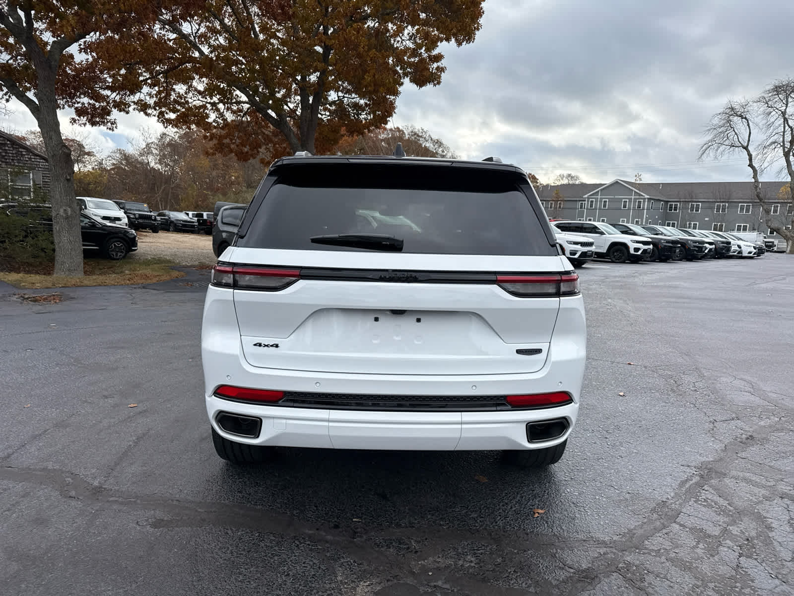 2025 Jeep Grand Cherokee Summit photo 4